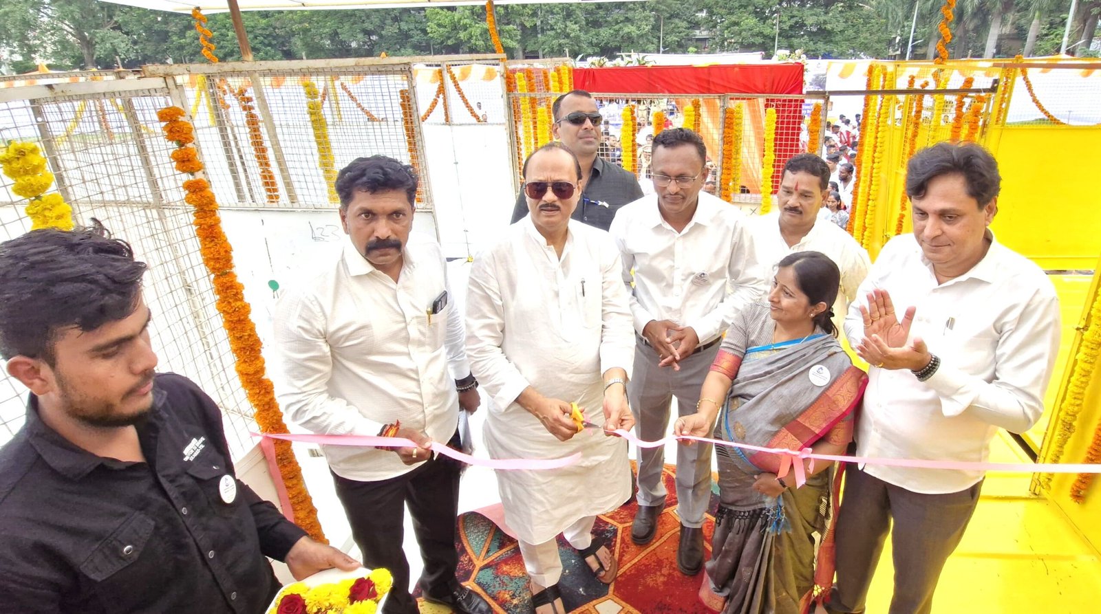 अजित पवार यांच्याहस्ते देशातील पहिल्या फिरत्या पशुवैद्यकीय दवाखान्याचा शुभारंभ!