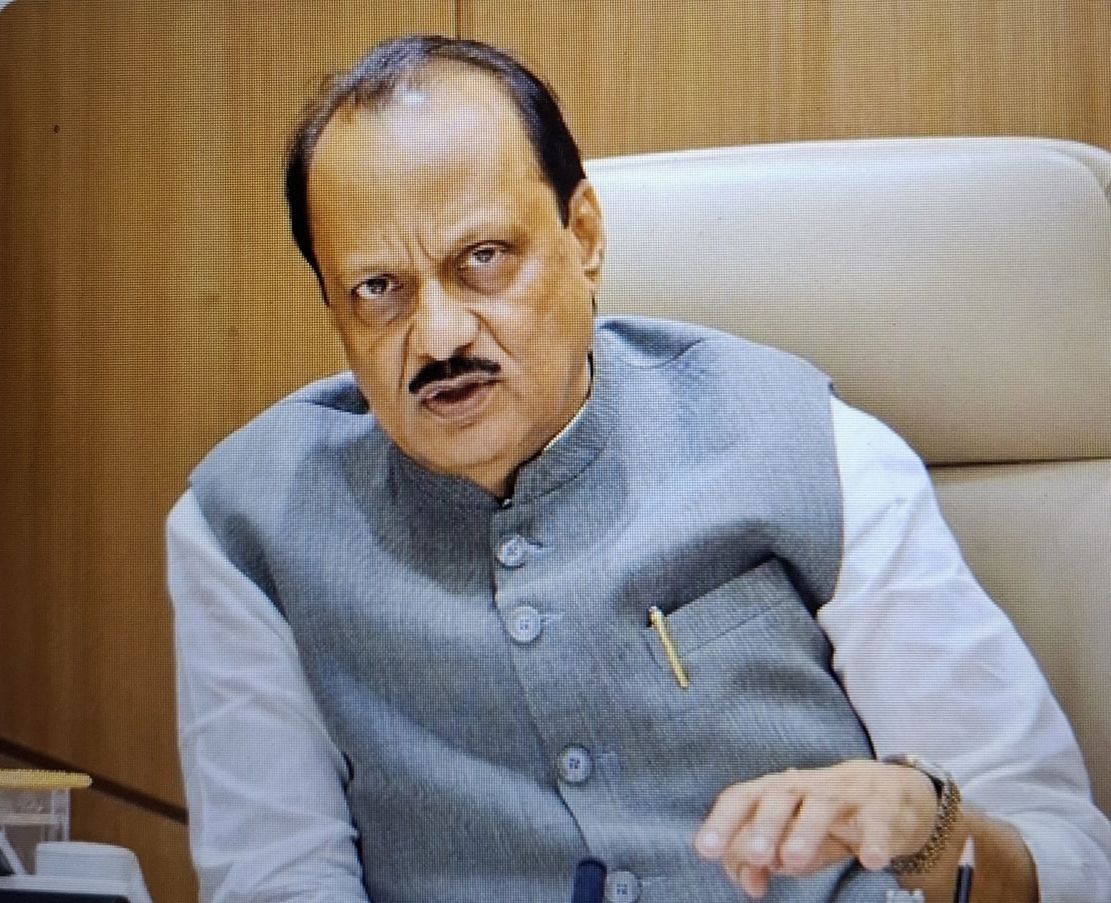 चीनमधून कर चुकवून निकृष्ट बेदाण्यांची आयात थांबवावी : अजित पवार