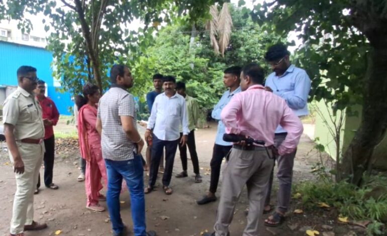 डुडुळगाव येथील वन विभागाच्या रस्ता हस्तांतरणासाठी अधिकाऱ्यांची प्रत्यक्ष पाहणी!