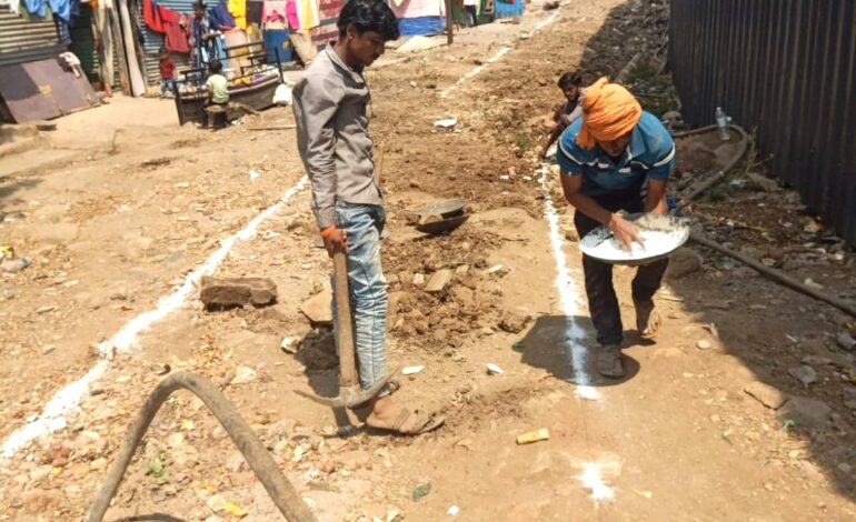 महात्मा फुले नगर झोपडपट्टीत पथदिवे बसवा : रवींद्र ओव्हाळ