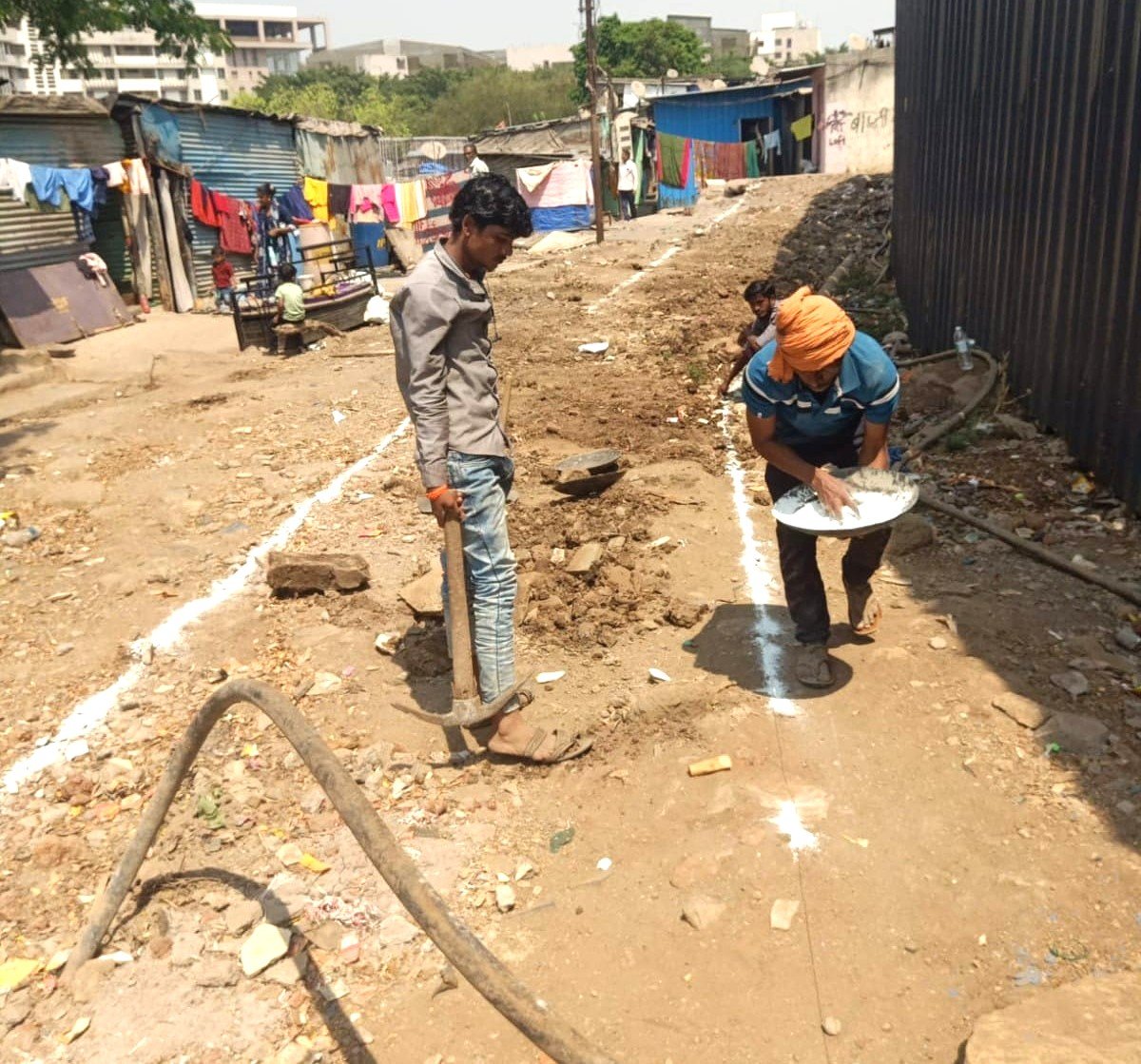 महात्मा फुले नगर झोपडपट्टीत पथदिवे बसवा : रवींद्र ओव्हाळ