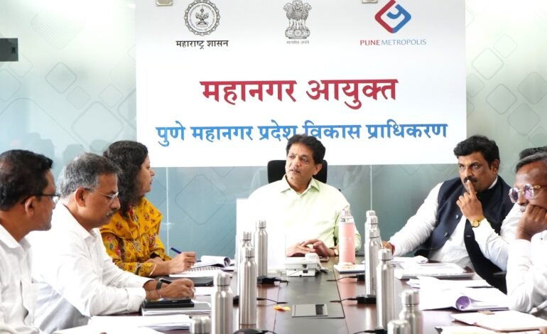 चाकण औद्योगिक क्षेत्रातील रस्ते दुरुस्तीसाठी पाठपुरावा करा!