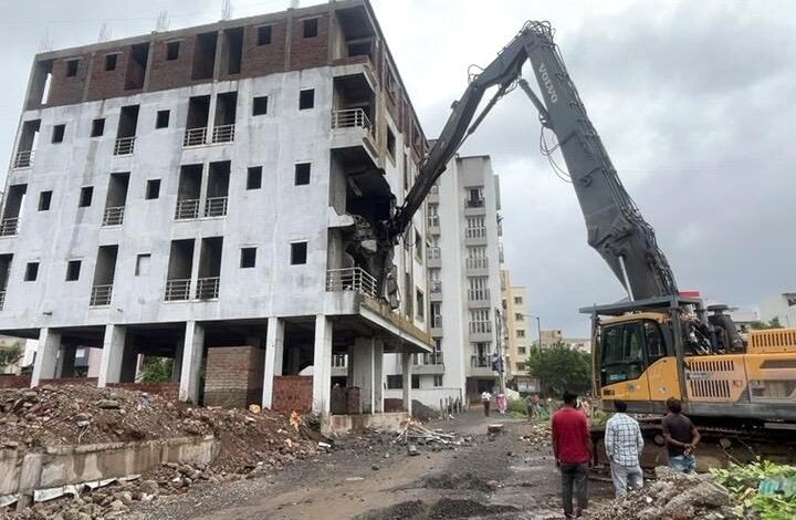 नैसर्गिक ओढे – नाल्यांचा प्रवाह रोखणाऱ्यांविरोधात नोंदवले गुन्हे!