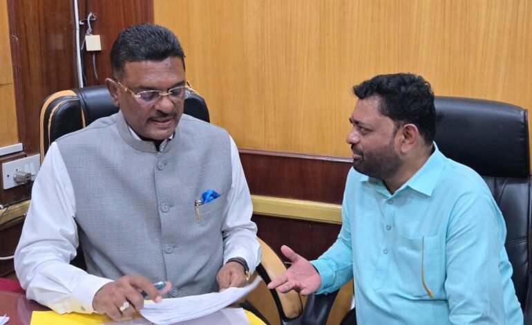 परिवहन मंत्री सरनाईक यांच्यासोबत डॉ. बाबा कांबळे यांच्या नेतृत्वाखाली बैठक!