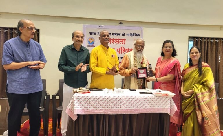 कविता हा साहित्याचा आत्मा : राजन लाखे