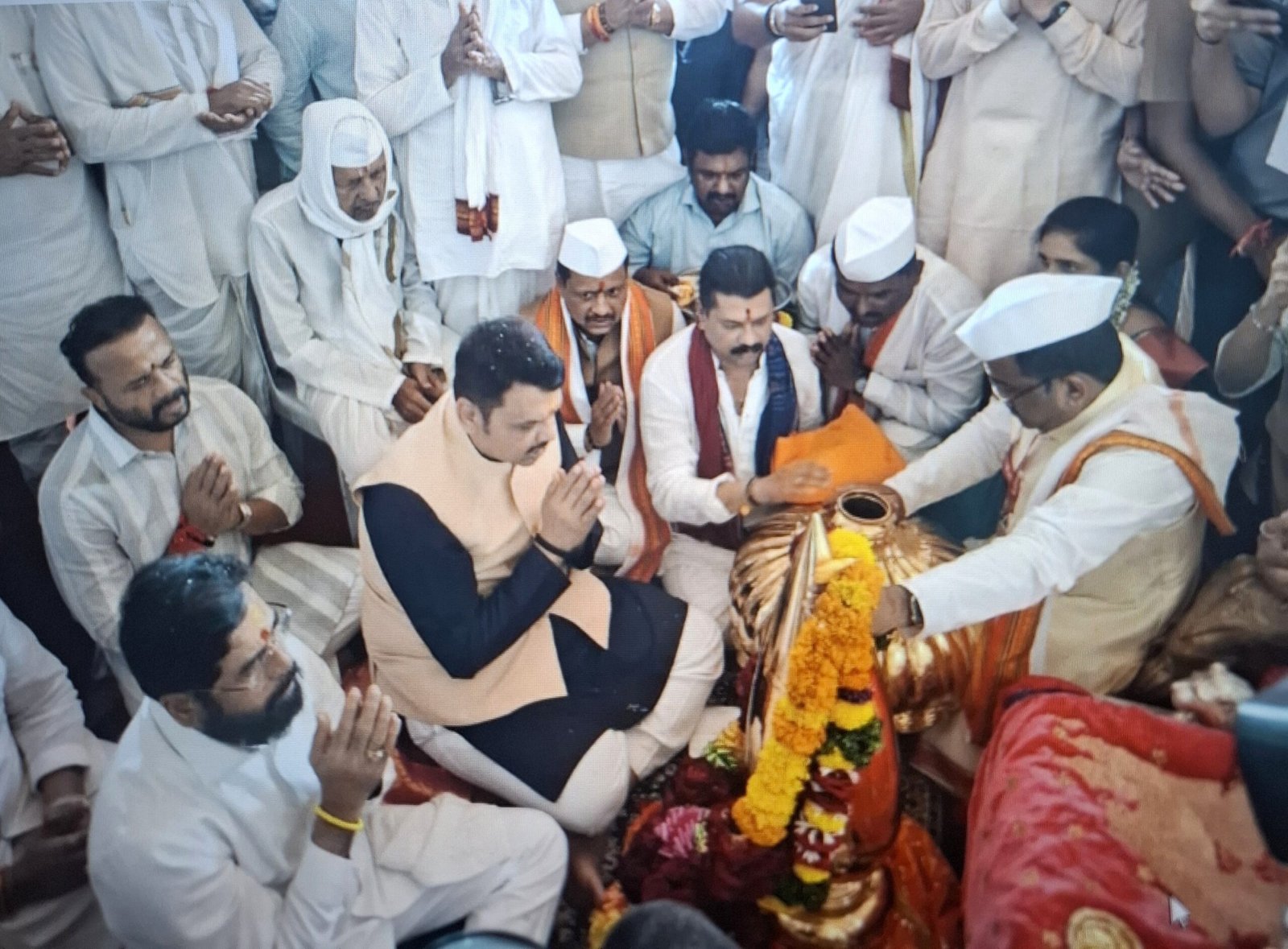 संतश्रेष्ठ ज्ञानेश्वर महाराजांच्या समाधी मंदिरावर सुवर्ण कलशारोहण पुजन; मुख्यमंत्री फडणवीस यांच्या हस्ते संपन्न!