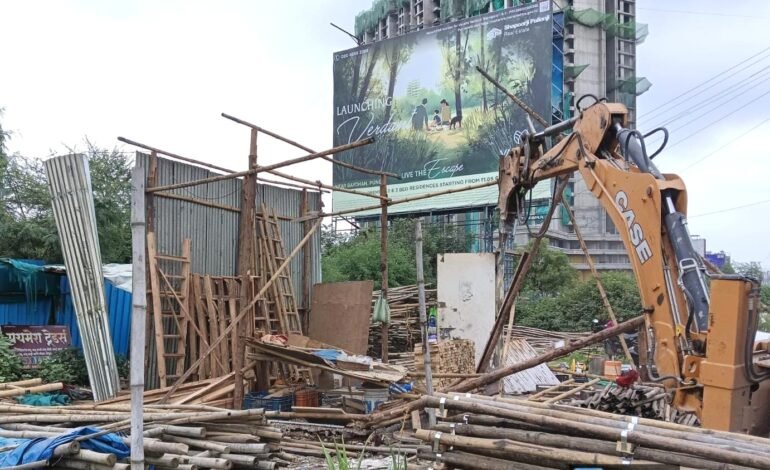 मुंबई–बंगळुरू महामार्गालगत सेवा रस्त्यांच्या रुंदीकरणासाठी अतिक्रमण निर्मूलन मोहिम!