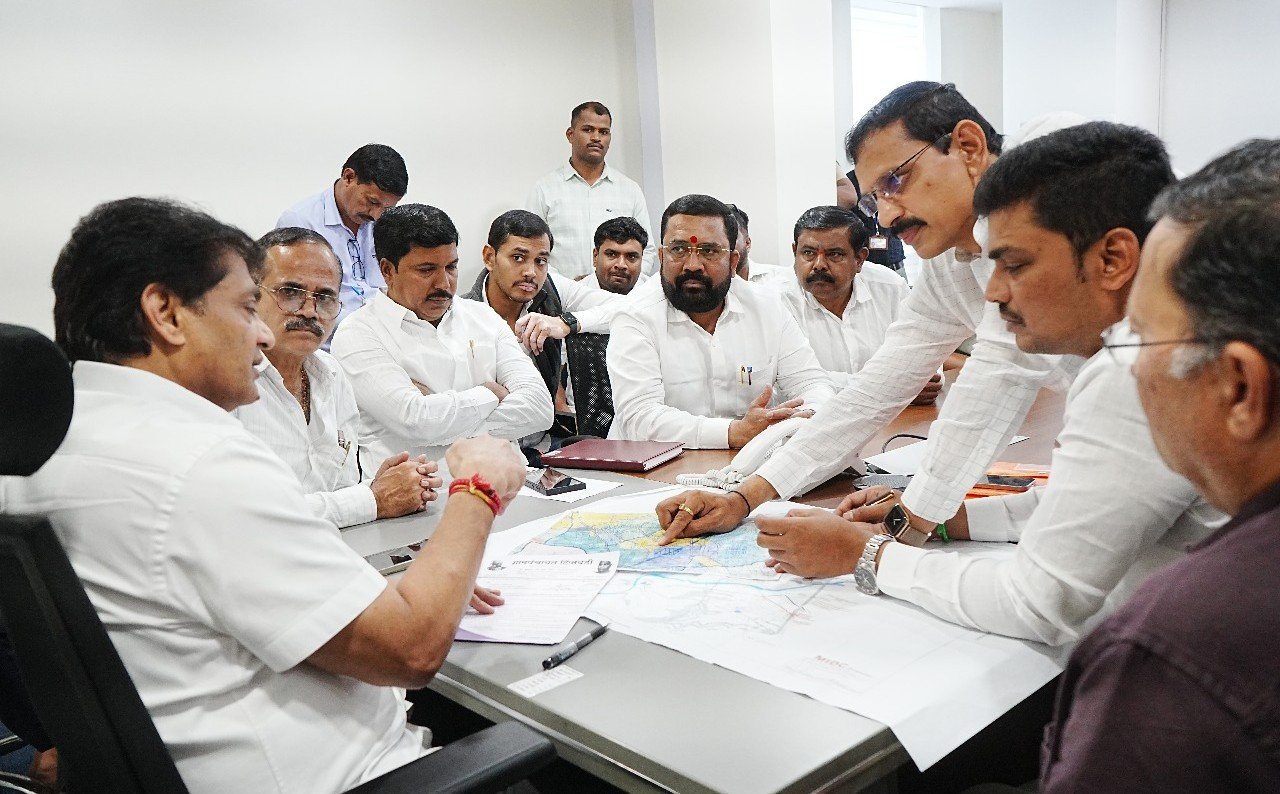 हिंजवडीतील पर्यायी रस्त्यांच्या भूसंपादनासंदर्भात शेतकऱ्यांशी चर्चा !