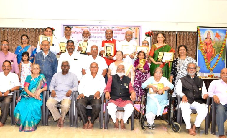 नवयुग श्रावणी काव्यस्पर्धेत त्रिंबक बिनीवाले प्रथम!