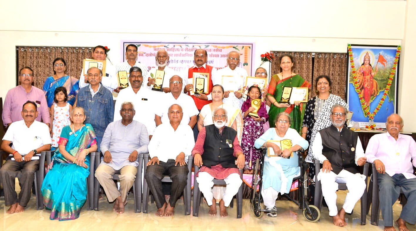 नवयुग श्रावणी काव्यस्पर्धेत त्रिंबक बिनीवाले प्रथम!