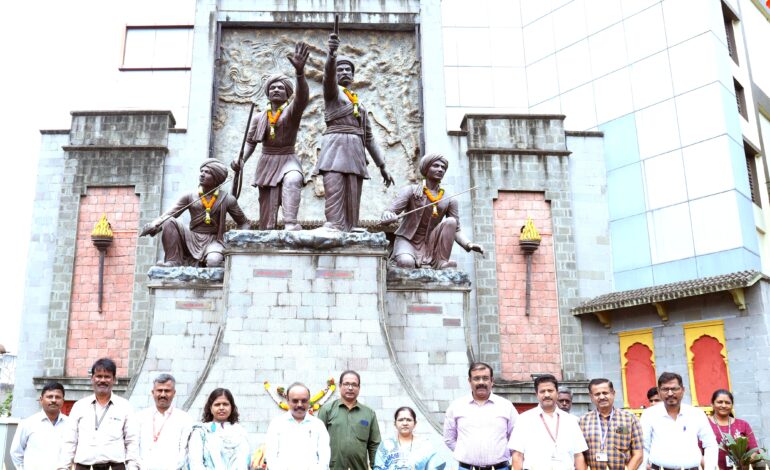 भारत माता की जय” “इन्कलाब जिंदाबाद ” अशा घोषणांनी क्रांती दिन शहरात संपन्न!