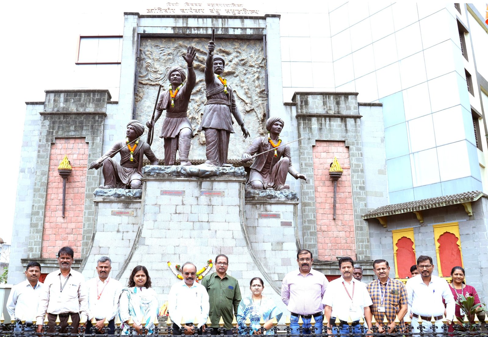 भारत माता की जय” “इन्कलाब जिंदाबाद ” अशा घोषणांनी क्रांती दिन शहरात संपन्न!