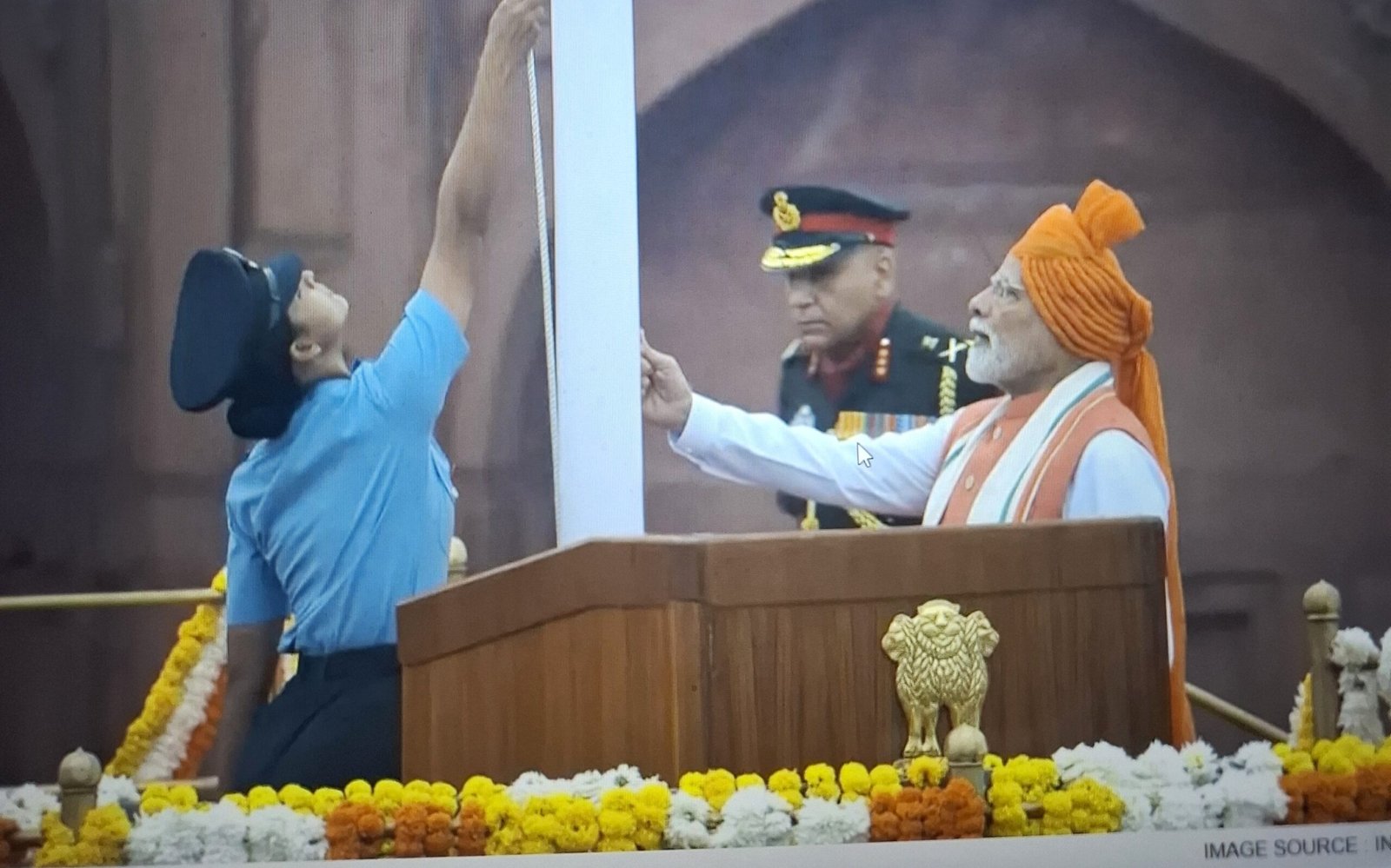  दिवाळीत देशवासीयांना मोठी भेट; लाल किल्ल्यावरून पंतप्रधान  मोदी यांची घोषणा!