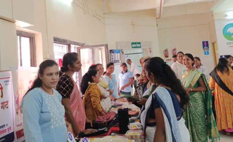 महिला बचत गटांच्या हस्तकलेस आणि खाद्यपदार्थांना मिळाला नागरिकांचा भरभरून प्रतिसाद!