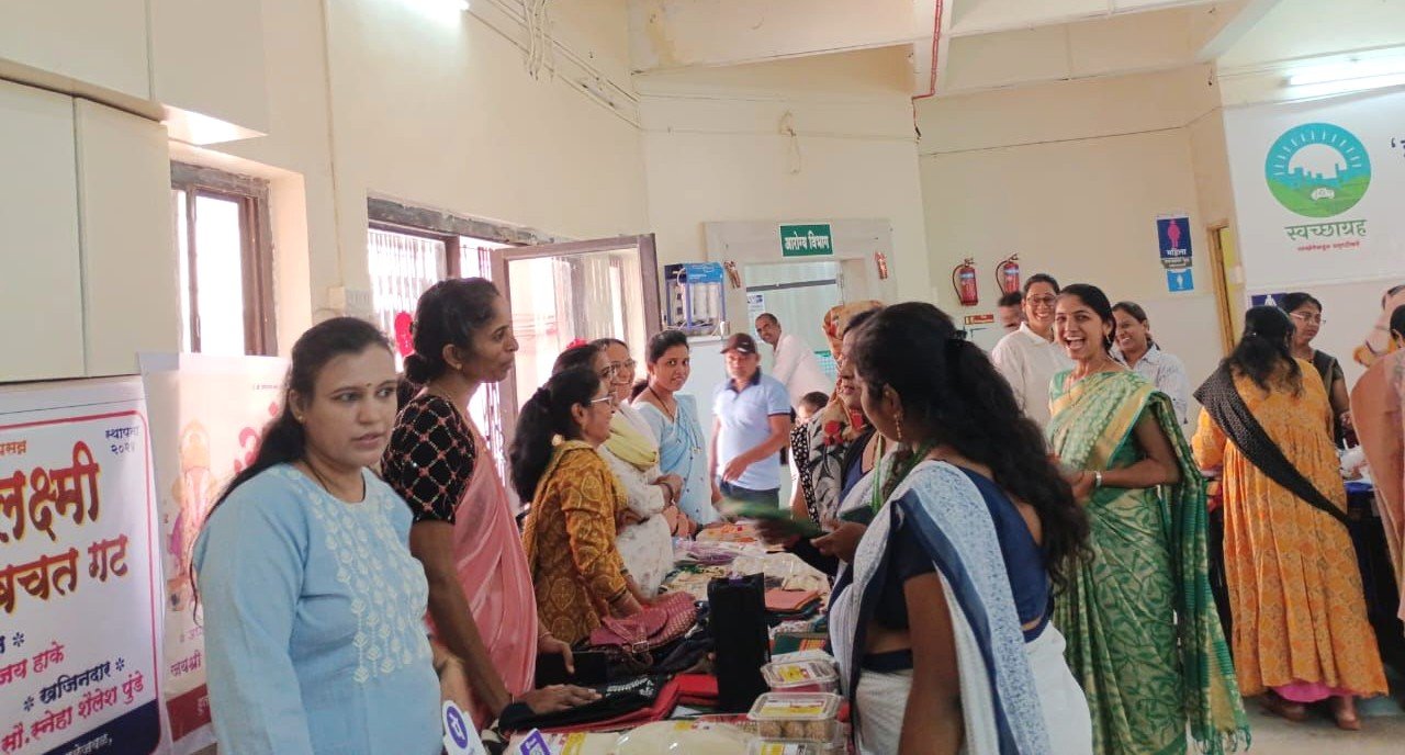 महिला बचत गटांच्या हस्तकलेस आणि खाद्यपदार्थांना मिळाला नागरिकांचा भरभरून प्रतिसाद!