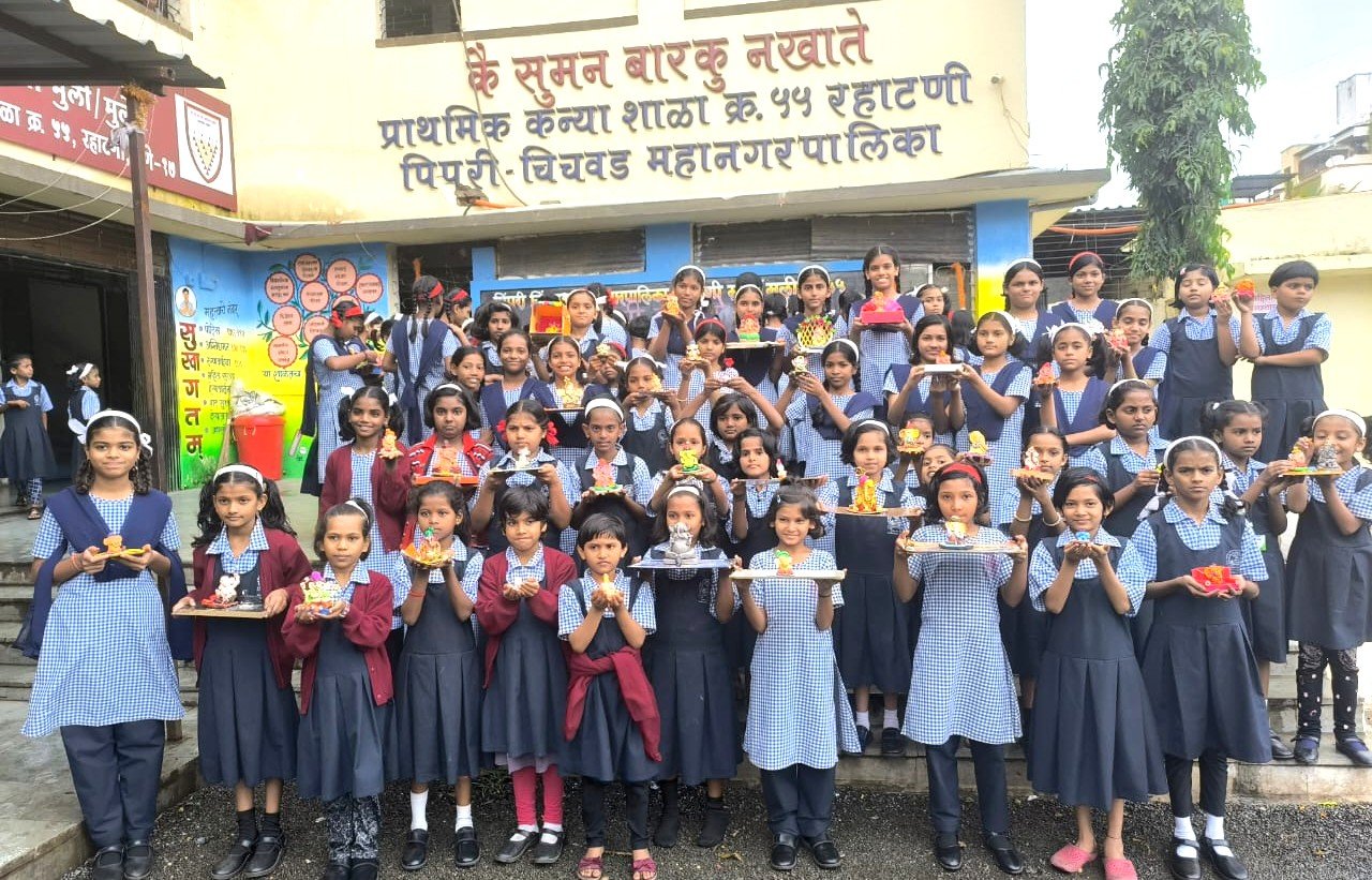 विद्यार्थ्यांच्या हातून साकारले पर्यावरणपूरक बाप्पा!
