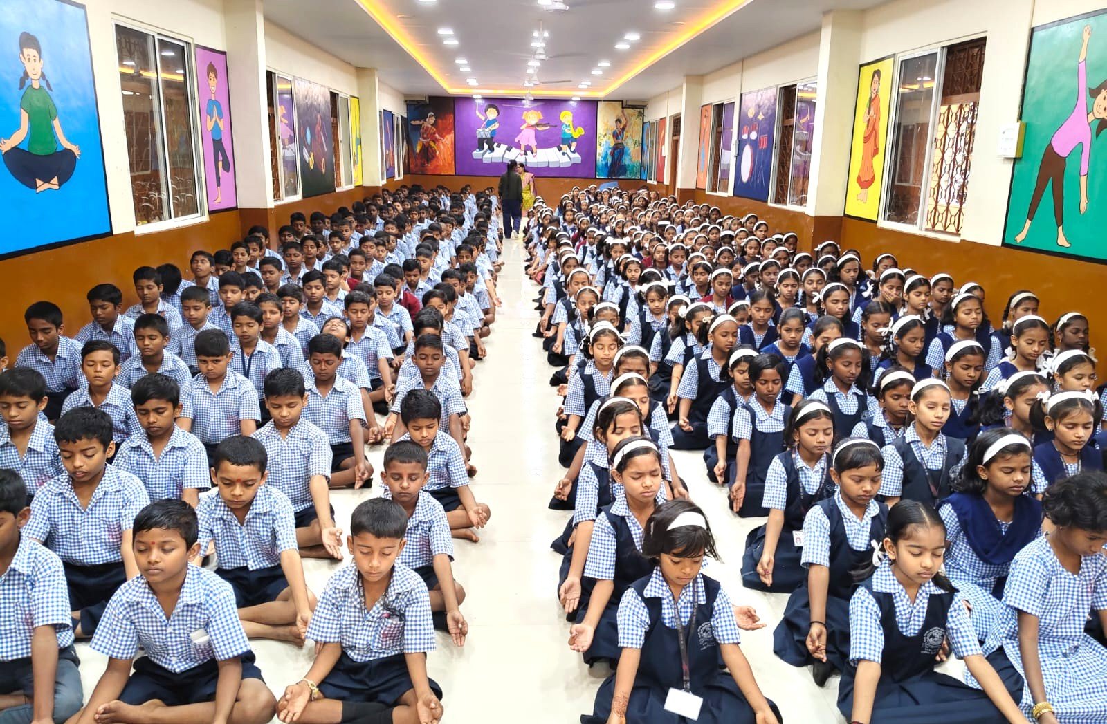 विश्वबंधुत्व, एकात्मता आणि सद्‍भावनेचा संदेश विद्यार्थ्यांच्या स्वरांतून गुंजला!