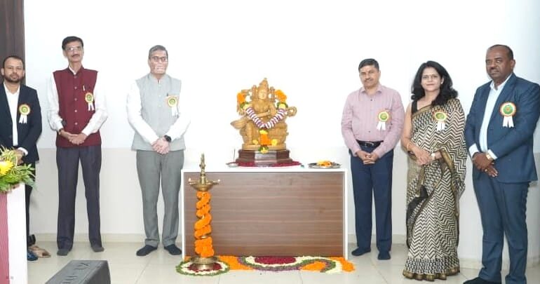 शिक्षणाने मिळतो आयुष्याला आकार : गिरीधर पै