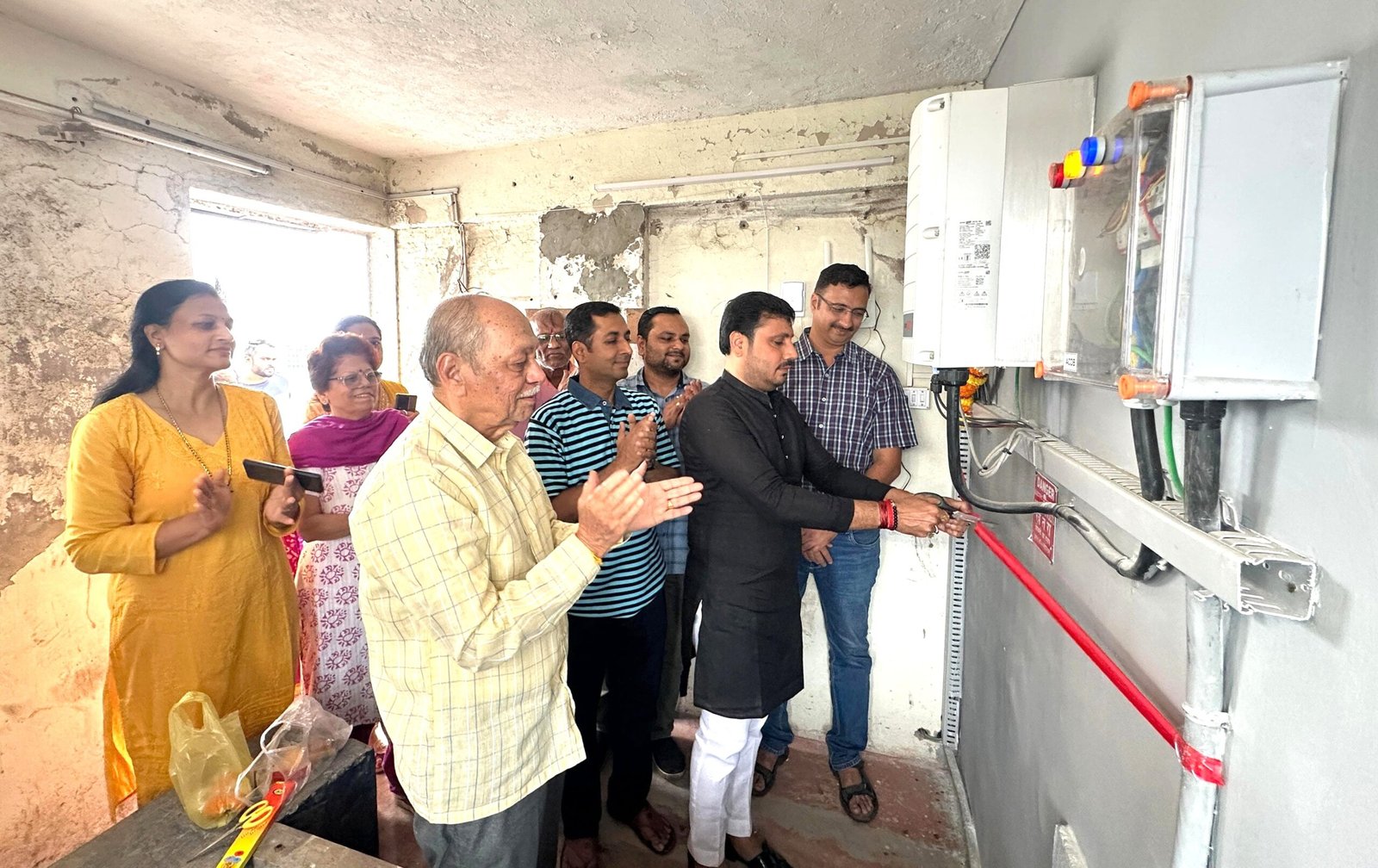 शहराध्यक्ष .शत्रुघ्न काटे यांच्या हस्ते सौरऊर्जा प्रकल्पाचे उद्घाटन!