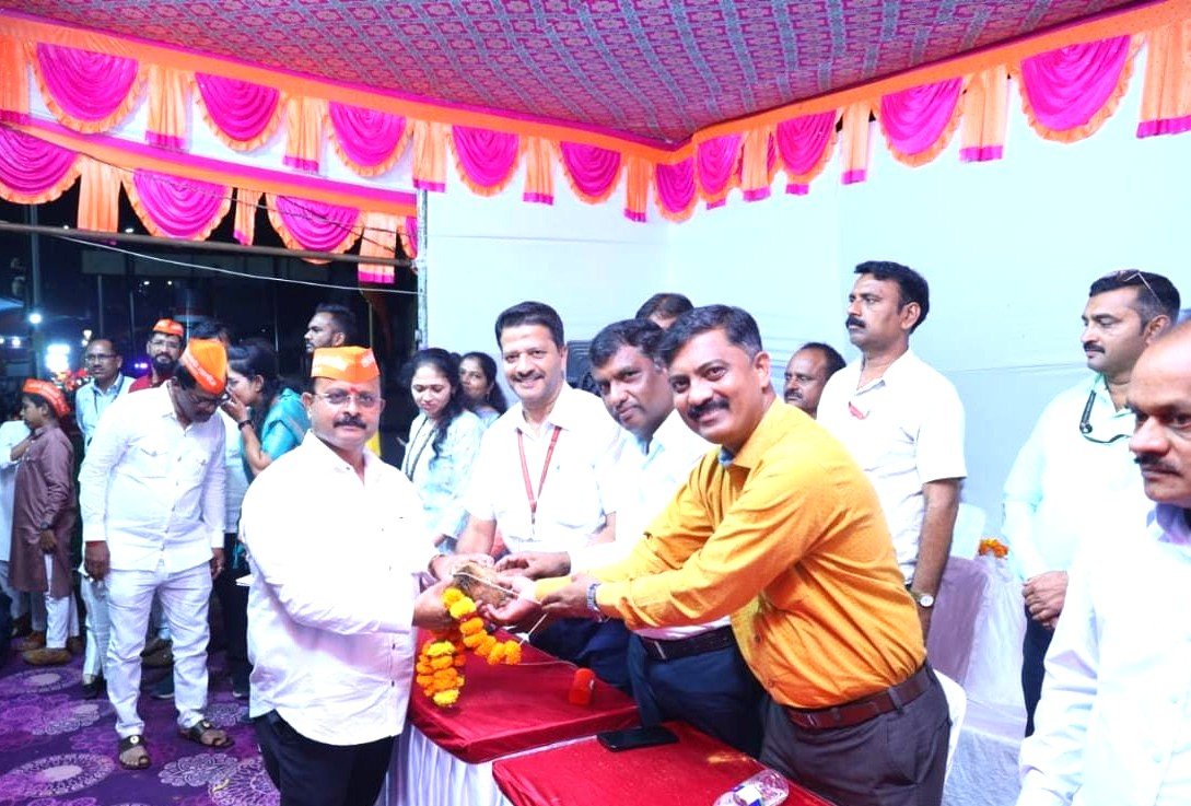 भोसरी विसर्जन मिरवणुकीत पारंपरिक वाद्यांचा नाद, सजवलेल्या रथांची शोभा!