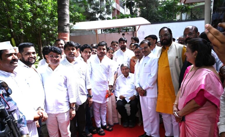 मंत्री चंद्रकांतदादा पाटील यांची भाजपा शहराध्यक्ष शत्रुघ्न (बापु) काटे यांच्या निवासस्थानी भेट!