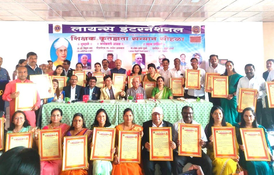 शिक्षकांनी विद्यार्थ्यांना पुत्रवत ज्ञान द्यावे : डॉ. विठ्ठल वाघ