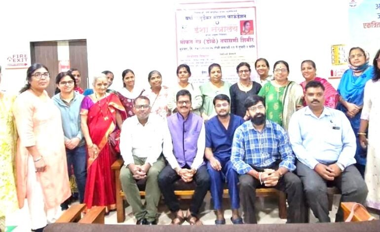 डोळ्याचे आरोग्य जपण्यासाठी मोबाईलचा अतिवापर टाळा!