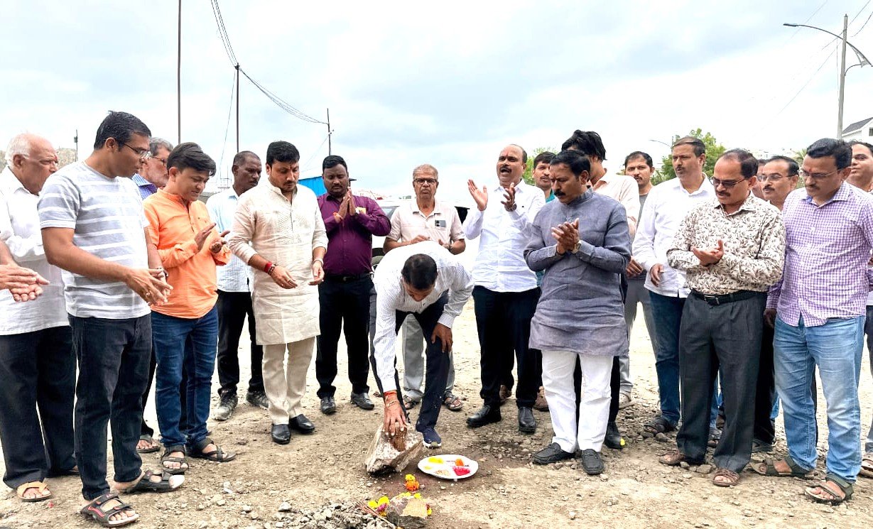 ट्रायोज-झुलेलाल सोसायटी रस्ता काँक्रेटरीकरणास सुरुवात!