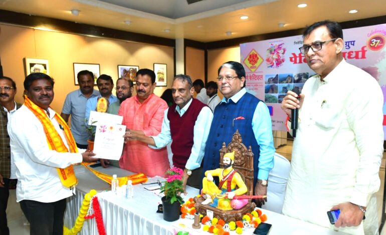 वृत्तपत्र छायाचित्रकार समाजातील वास्तव मांडणारा उत्कृष्ट कलाकार : श्रीपाद सबनीस