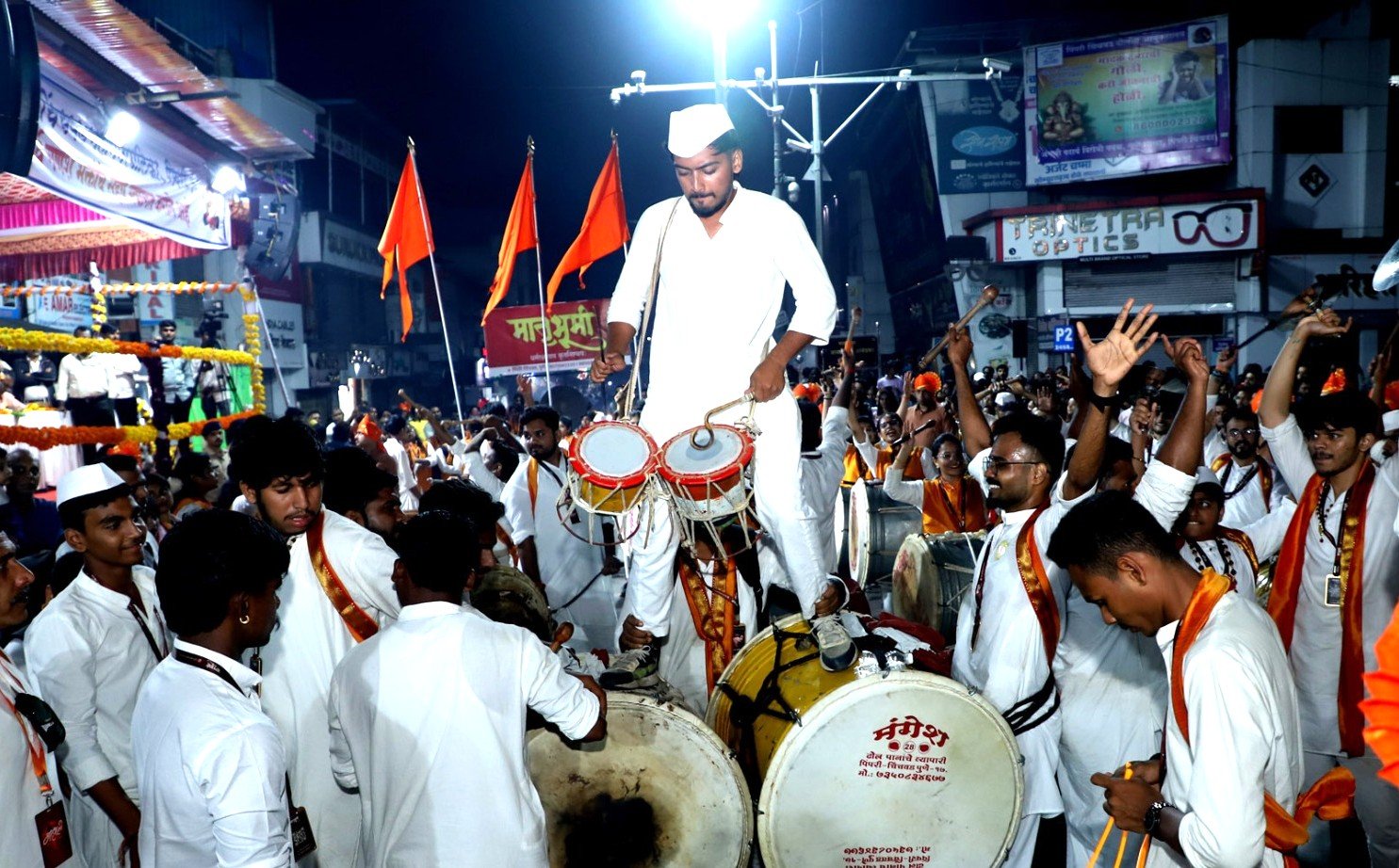 पिंपरीत मिरवणुकीचा उत्साह; ढोल-ताशांचा निनाद!