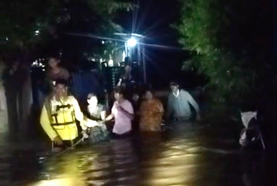 पुरात अडकलेल्या ७० ग्रामस्थांना पीएमआरडीएच्या बचाव पथकाकडून सुरक्षित स्थळी हलवले!