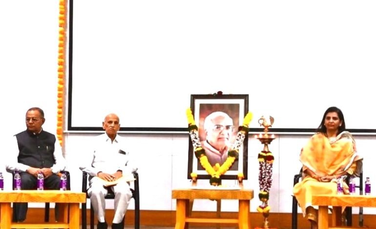 महाराष्ट्राच्या उभारणीत एस. बी. पाटील यांचे मोलाचे योगदान : मधूकर भावे