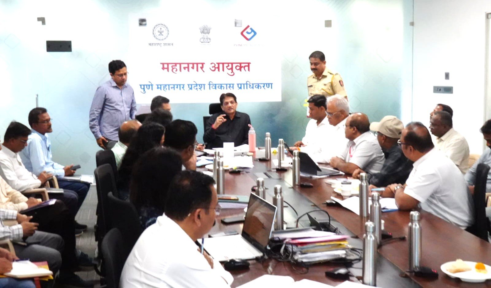 हिंजवडी, चाकणमधील रस्ते विकास प्रलंबित कामे तातडीने पूर्ण करण्याचे निर्देश!