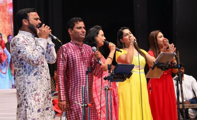 मंगलसुरांच्या दीपबंधाने ,भावनांच्या शब्दसुरावटीने दिवाळी पहाट उजळली!