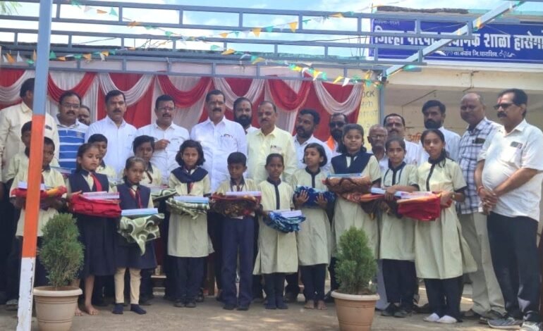 कळंब धाराशिव येथील पूरग्रस्त विद्यार्थ्यांना शैक्षणिक साहित्य किटचे वाटप!
