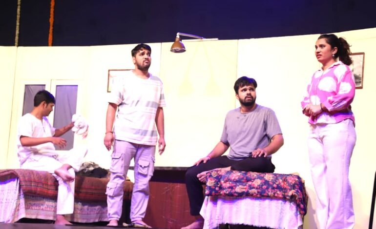 मनोरंजनासोबतच सामाजिक जाणीवा जागृत करणारे नाटक प्रेक्षकांसाठी विचारप्रवृत्त करणारे!