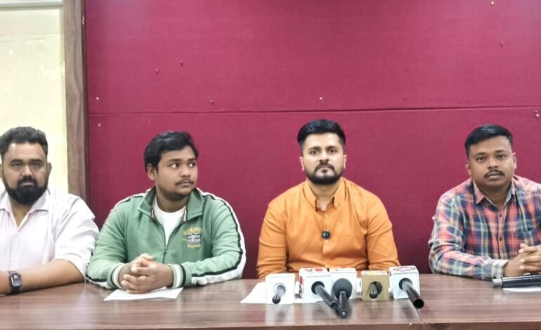 पुणे रिअल इस्टेट कंपनीने १७ कर्मचाऱ्यांना बसवले घरी!