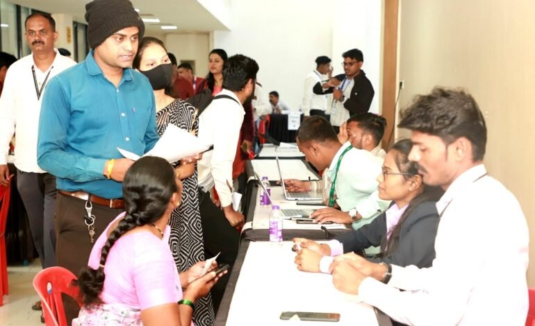 रोजगार मेळाव्यात  १ हजारपेक्षा अधिक नोकरीच्या संधी उपलब्ध!