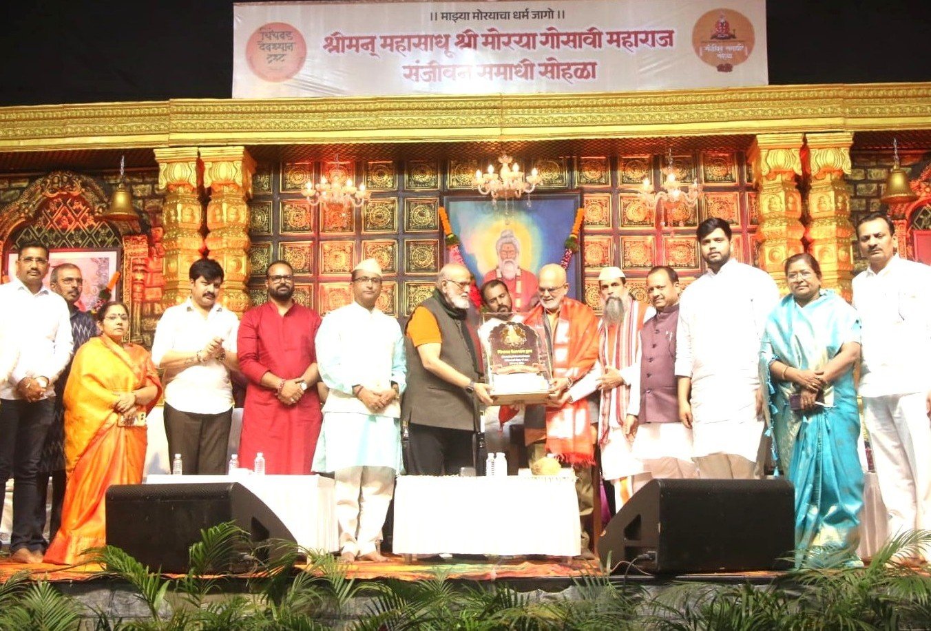 उद्योजक डॉ प्रमोद चौधरी मोरया गोसावी महाराज जीवन गौरव पुरस्काराने सन्मानित!