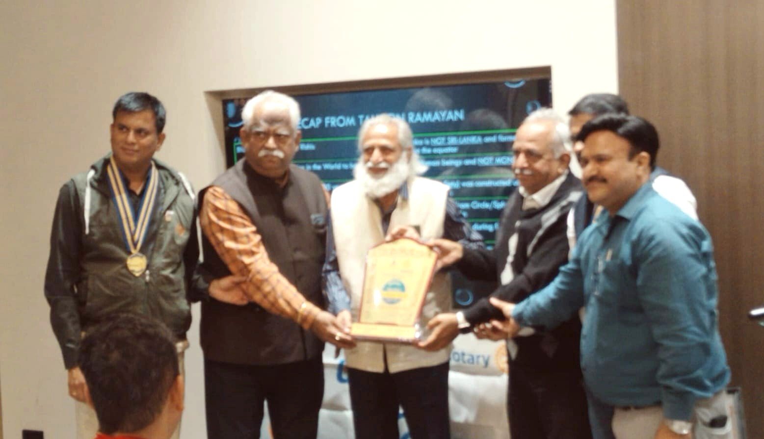  चिंचवड रोटरी क्लबतर्फे श्रीकांत आपटे यांचा जीवनगौरव पुरस्काराने सन्मान!