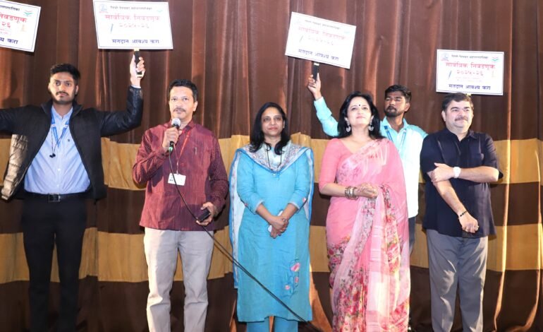 प्रशांत दामले, कविता लाड यांच्यासह नाट्यरसिकांनी घेतली मतदानाची शपथ!