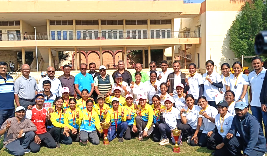 बजाज ऑटो ब्ल्यू संघाला प्रथम महिला क्रिकेट स्पर्धेचे विजेतेपद!