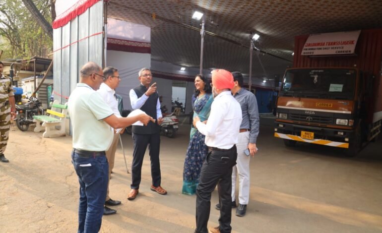 मुख्य निवडणूक निरीक्षक व निवडणूक निरीक्षकांची ड क्षेत्रीय कार्यालयास भेट!