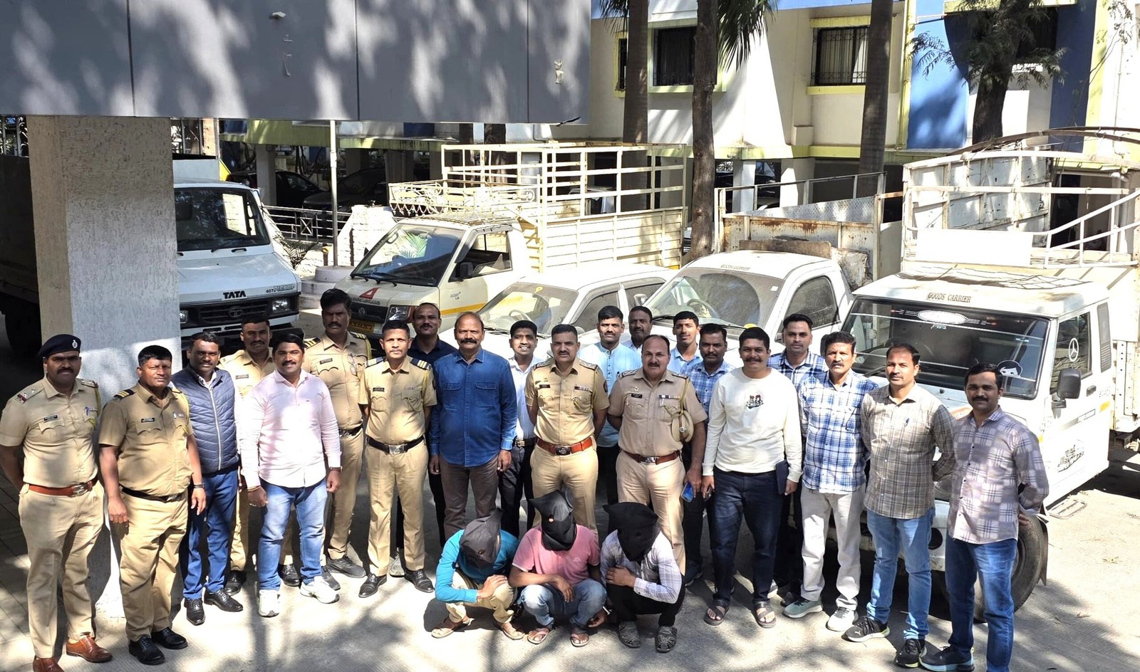 राज्यात विविध ठिकाणी चार चाकी वाहने चोरणाऱी टोळी जेरबंद!