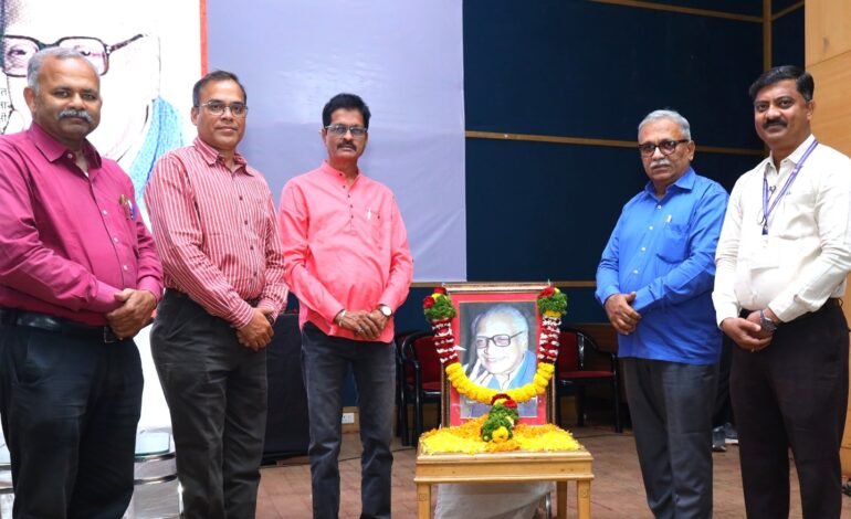 बदलत्या काळानुसार पत्रकारांनी तंत्रस्नेही होणे गरजेचे : प्रा. सुशोभन पाटणकर