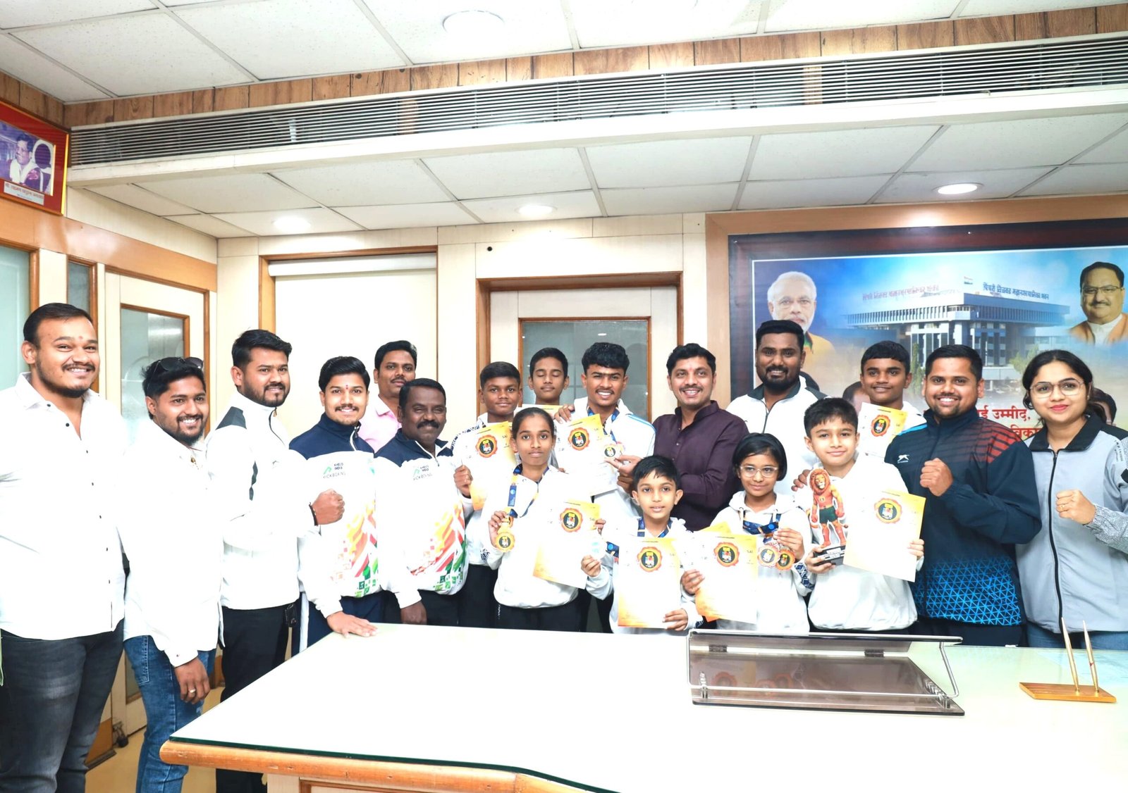 इंडिया इंटरनॅशनल किकबॉक्सिंग ; यशस्वी विद्यार्थ्यांचा महापौर रवि लांडगे यांच्या हस्ते सन्मान!