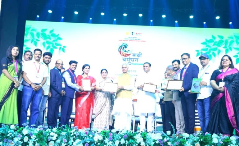 राज्यपाल आणि उप मुख्यमंत्री यांच्या हस्ते पिंपरी चिंचवड महानगरपालिकेचा सन्मान!