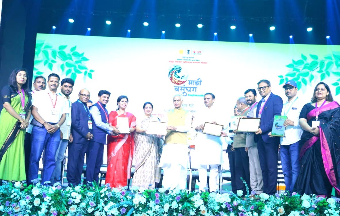 राज्यपाल आणि उप मुख्यमंत्री यांच्या हस्ते पिंपरी चिंचवड महानगरपालिकेचा सन्मान!