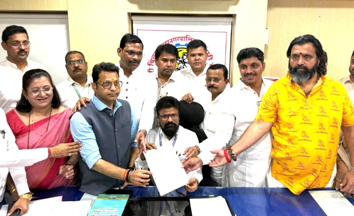 महापौरपदासाठी रवि लांडगे तर उपमहापौरपदासाठी शर्मिला बाबर यांचे अर्ज दाखल!