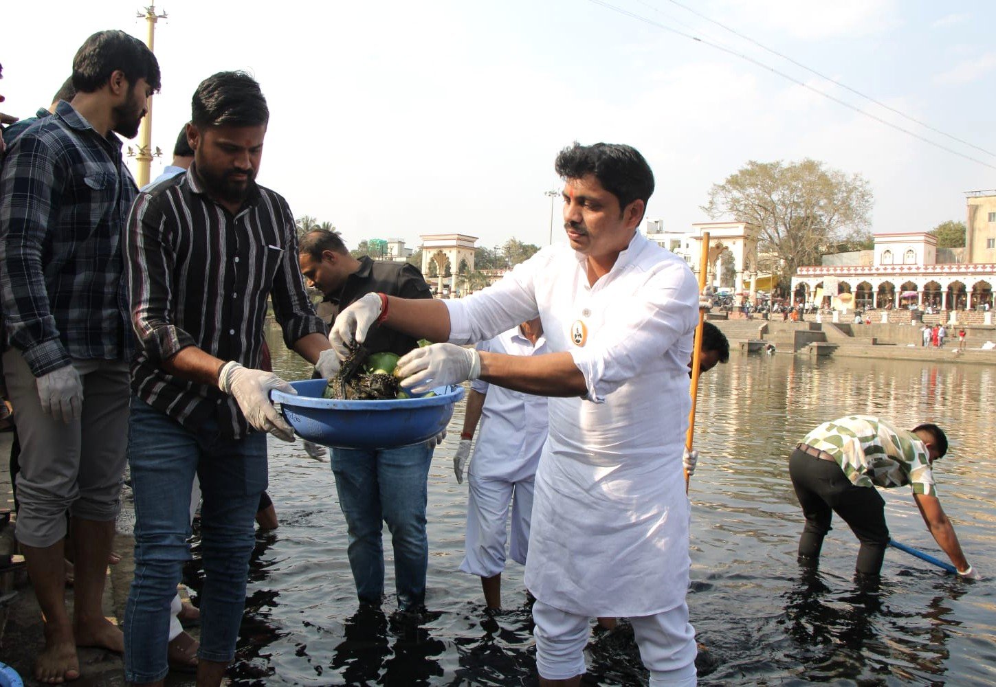 प्रदूषणास कारणीभूत कंपन्या व संस्थांवर कडक कारवाईचे महापौरांचे संकेत!